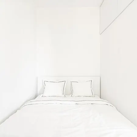 Lovely With Great Location No 4 By Urban Rent *
